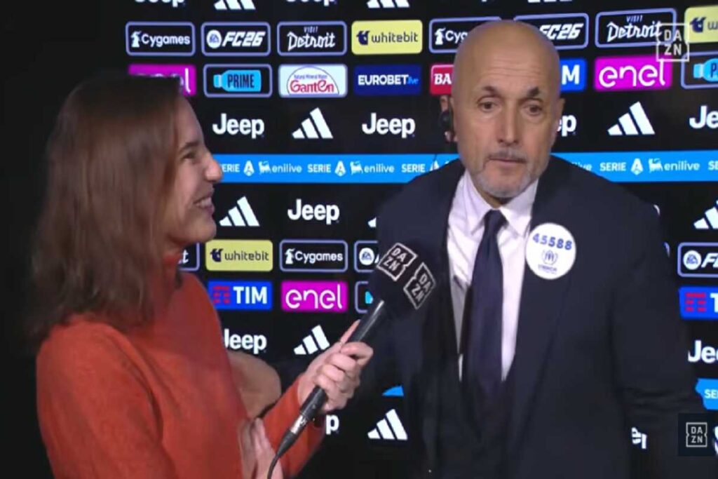 Spalleyti bacia la giornalista di Dazn