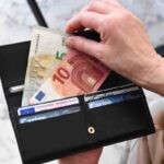 Portafoglio con soldi