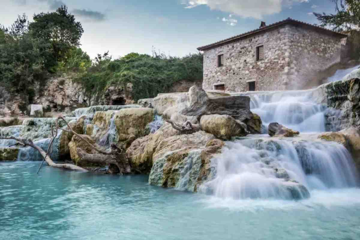 Macerata Feltria non è solo natura, ma anche un patrimonio architettonico e artistico di grande rilievo. Camminando tra i suoi vicoli