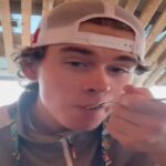 Lo snowboarder svizzero Jonas Hasler