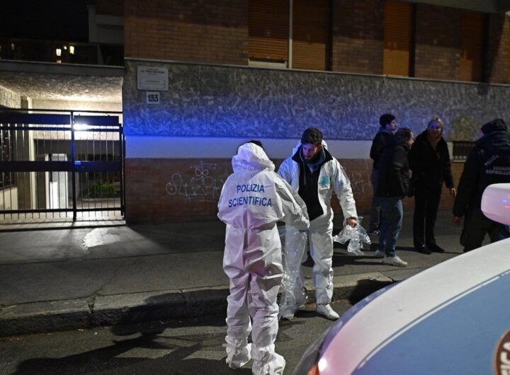 Trovato morto in strada a Torino con una ferita profonda alla gola, accanto il coltello insanguinato