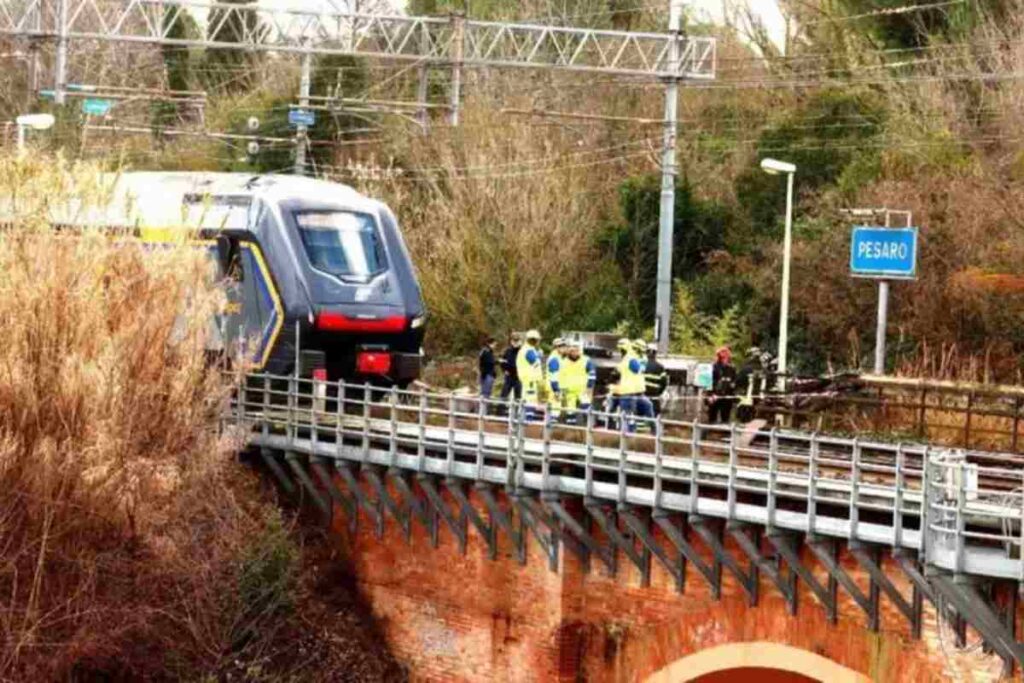 Un treno in transito