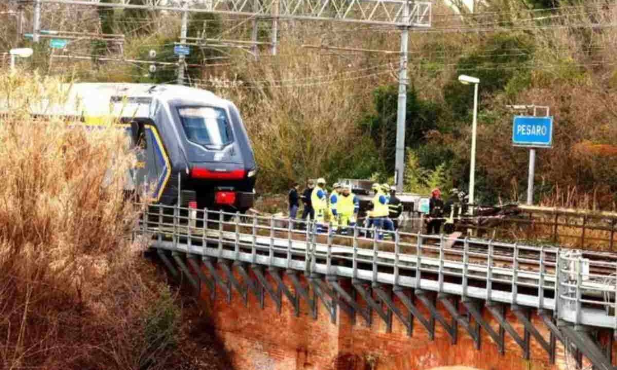 Un treno in transito