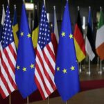 Le bandiere dell'Unione Europea e degli Stati Uniti