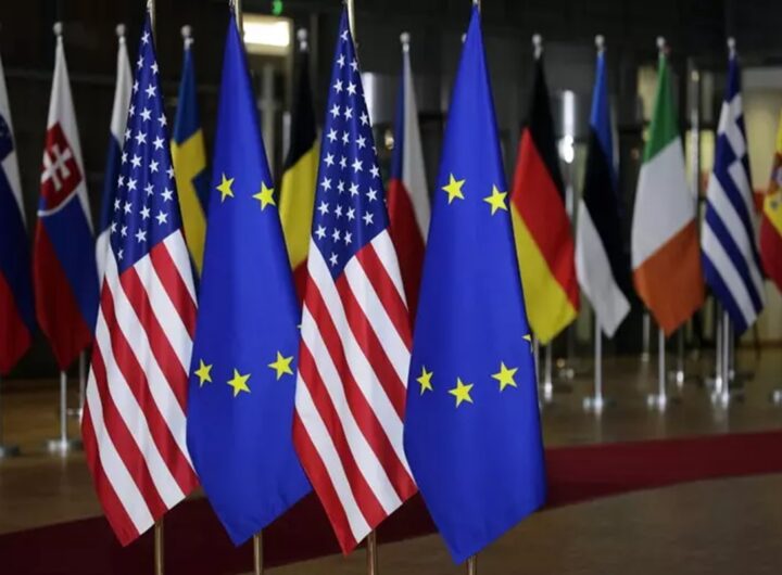 Le bandiere dell'Unione Europea e degli Stati Uniti