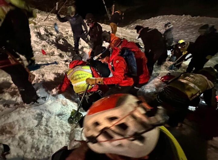 uomo sepolto valanga