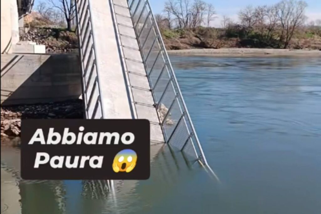 La passarella crollata sull'Adda