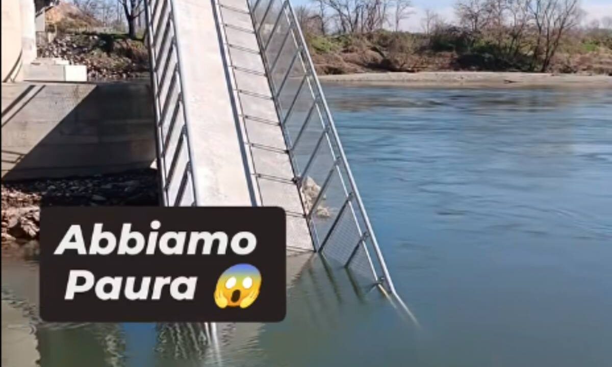 La passarella crollata sull'Adda