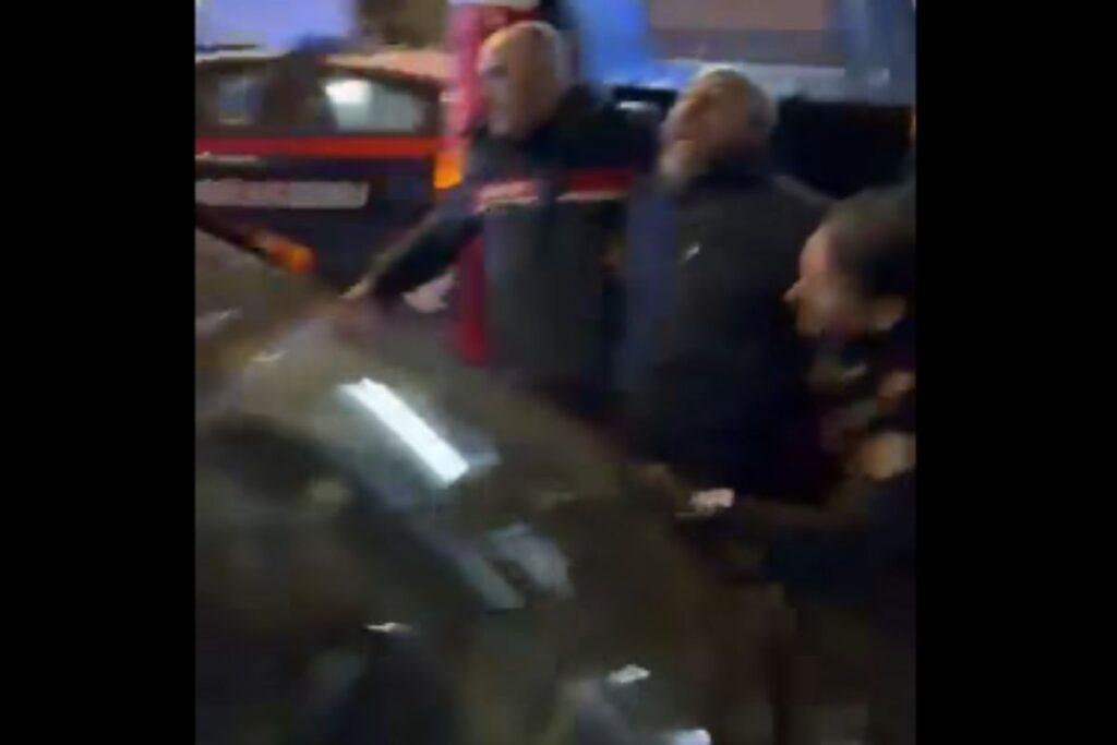 accoltella donna su autobus a napoli