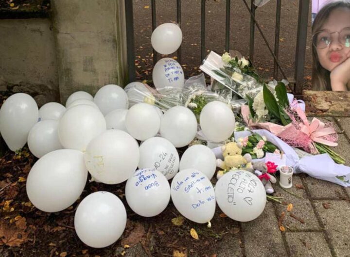 Palloncini bianchi, fiori e messaggi liceo Colombini di piacenza aurora tila
