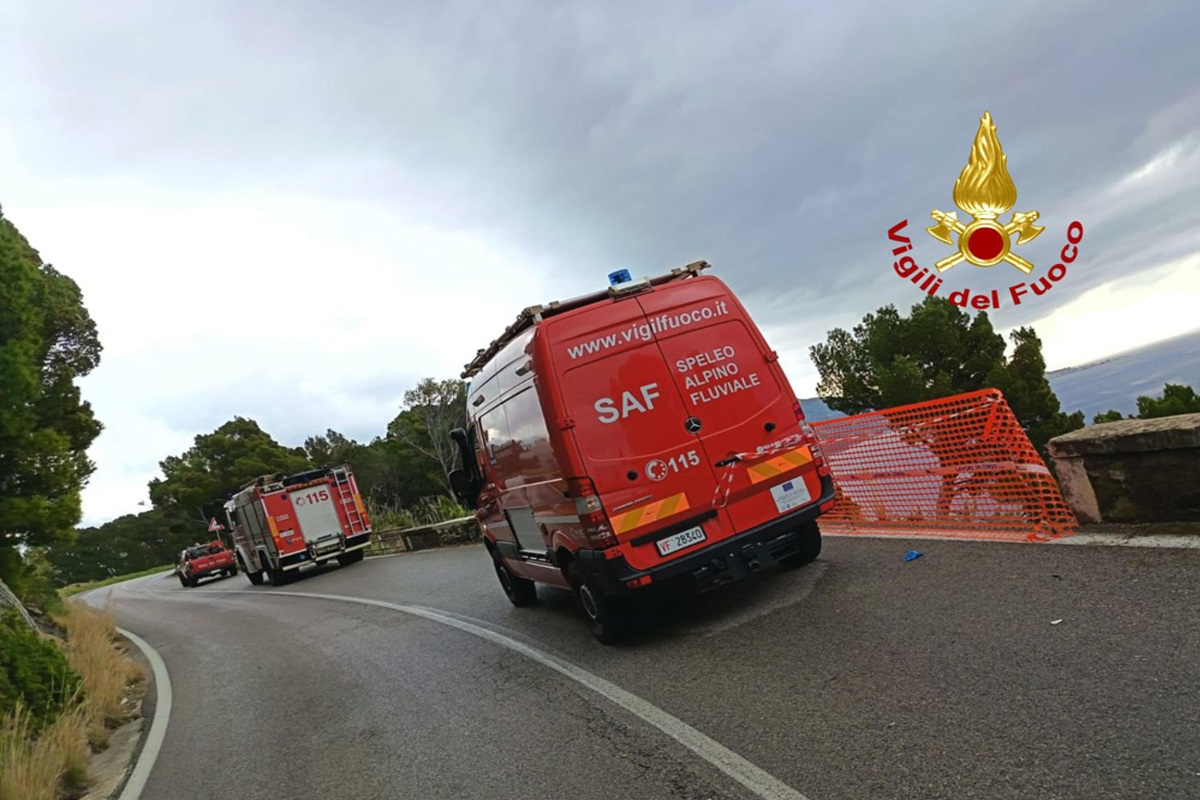 Schianto con un furgone, poi la caduta per 200 metri nel dirupo a picco sul mare. Morta una coppia nel Salernitano