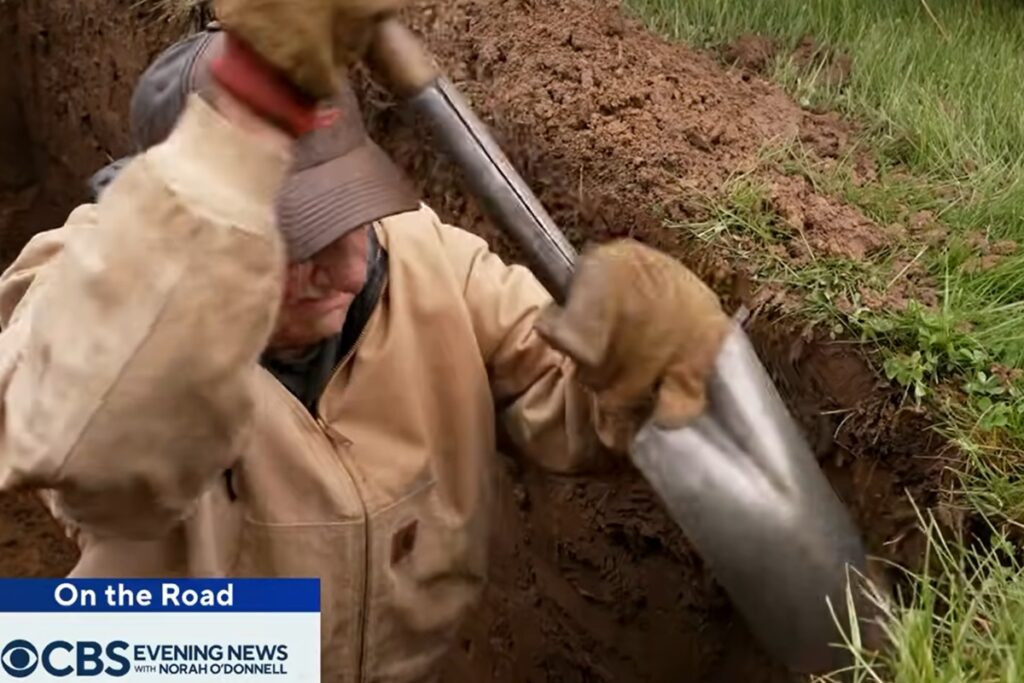 Allen McCloskey, una vita a scavare tombe. Dopo 73 anni va in pensione il becchino con la carriera più lunga di sempre