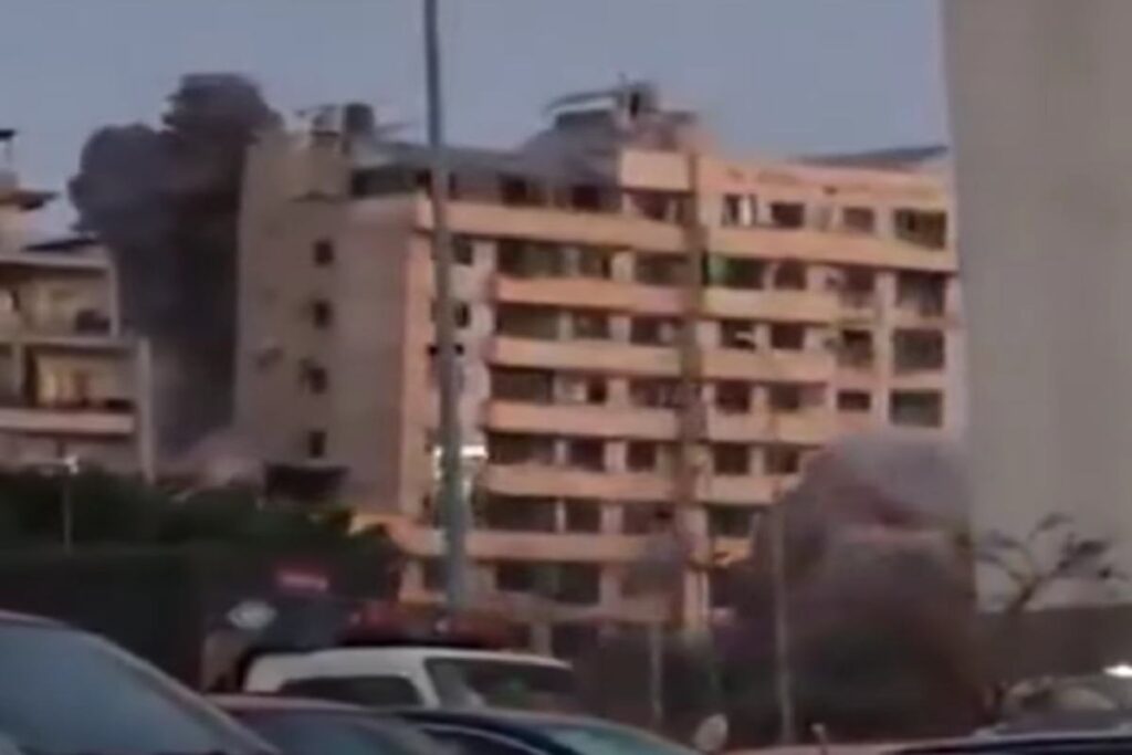 Crollo di un edificio a Beirut