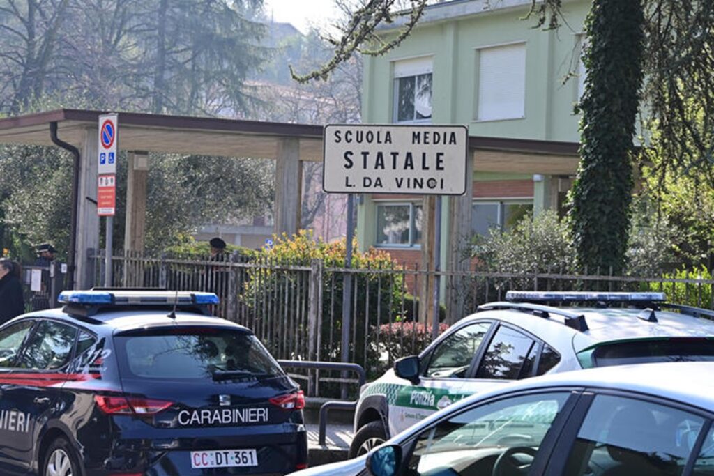 La scuola di Bergamo dove un tredicenne ha accoltellato una professoressa