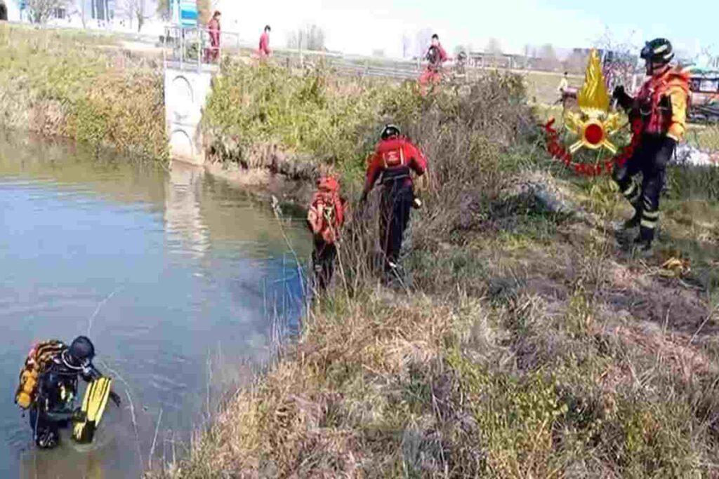 Il corpo di una donna e di un bimbo di circa un anno trovati morti in un laghetto
