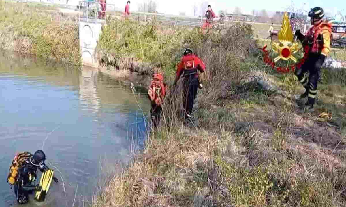 Il corpo di una donna e di un bimbo di circa un anno trovati morti in un laghetto