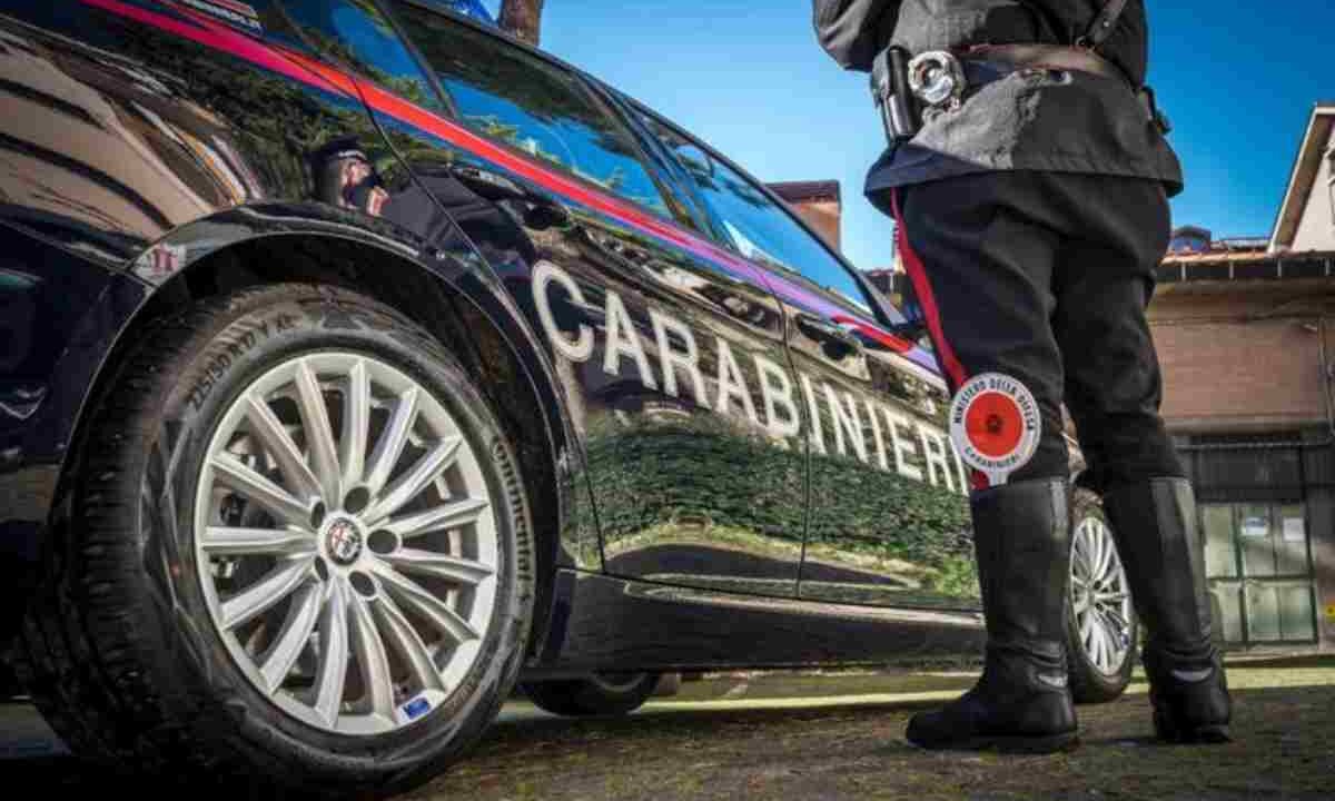 Carabinieri in servizio in strada