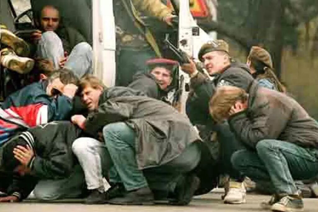 Persone al riparo durante la guerra in Serbia