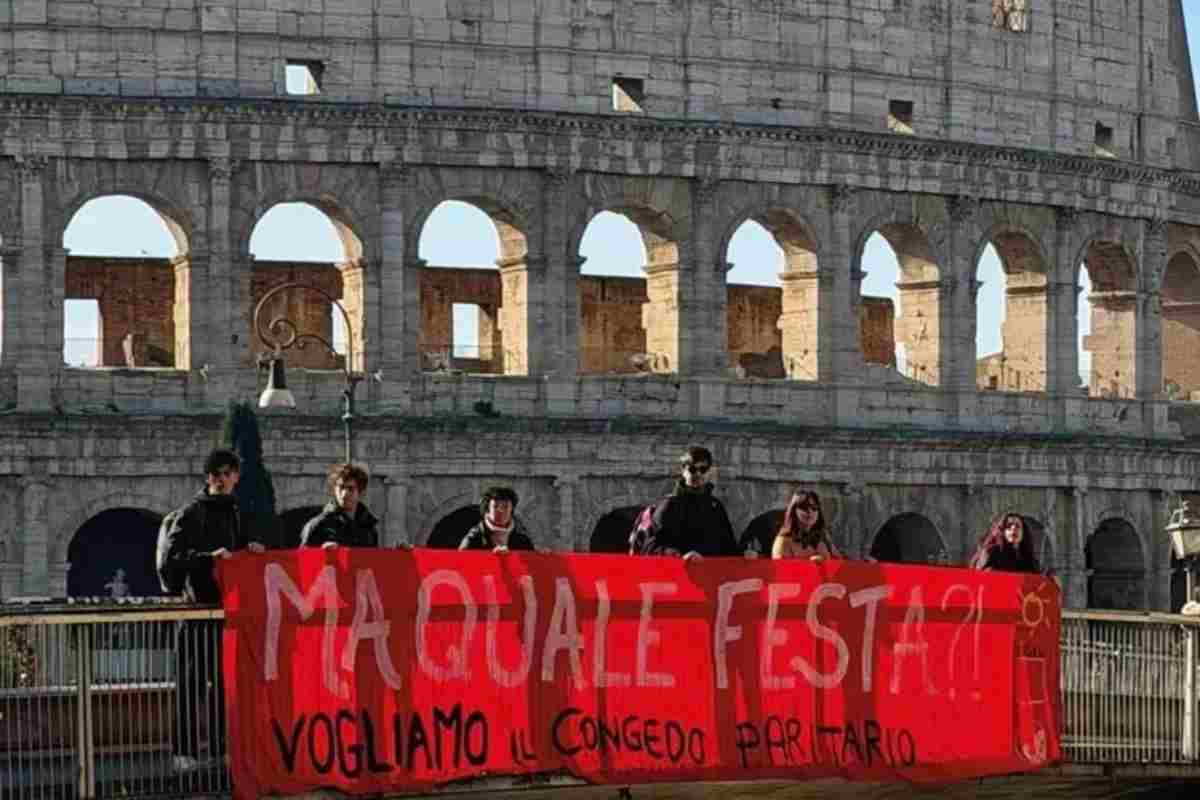 Striscione al Colosseo