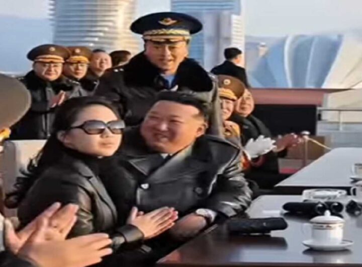 Corea del Nord, il video di Kim Jong Un che assiste con la figlia al test del lancio di missili