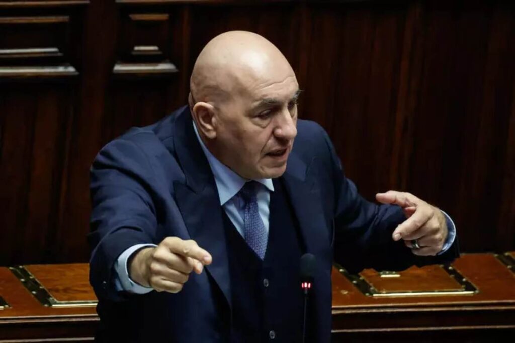 Il ministro Crosetto