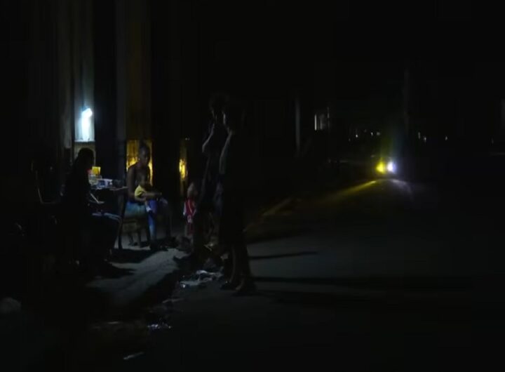 Cuba, blackout totale per la mancanza di carburante per alimentare le centrali: tutta l'isola al buio per diverse ore