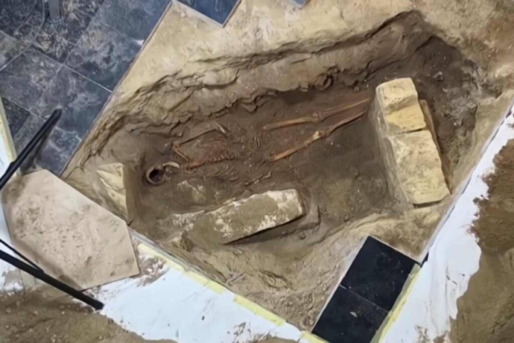 Resti umani in una chiesa