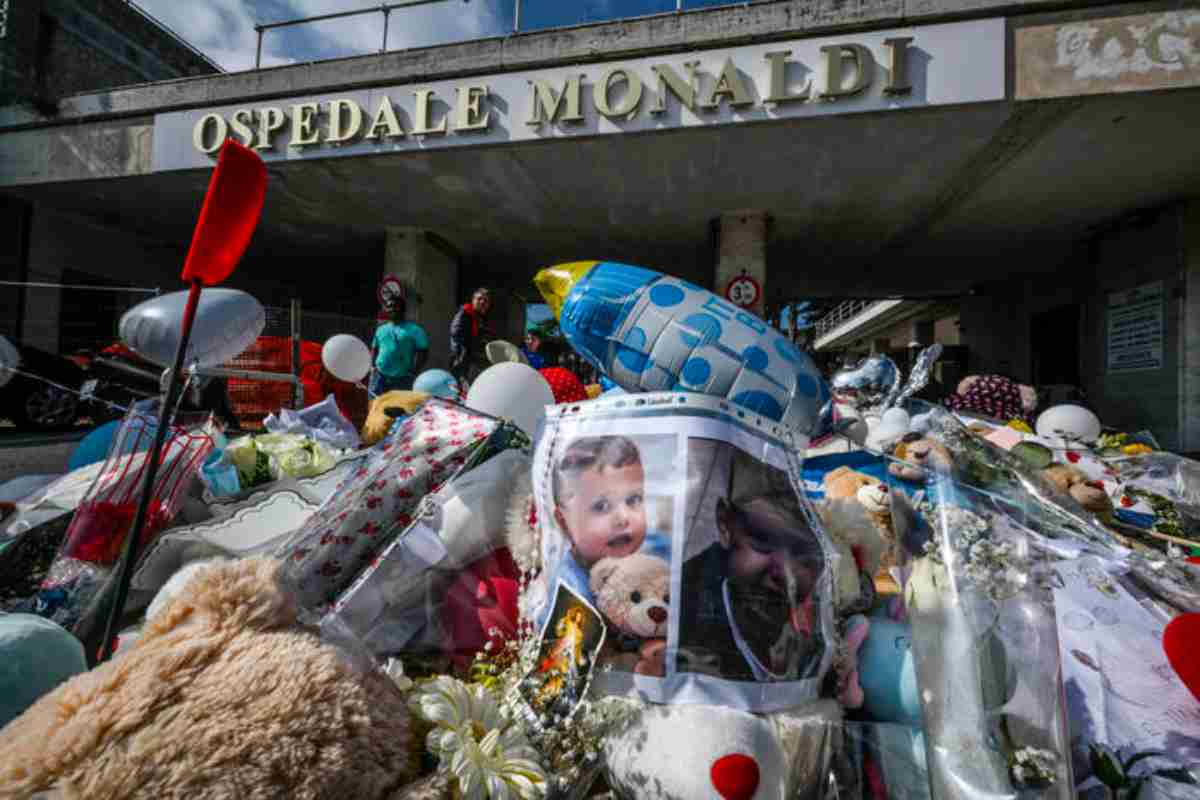 Morte del piccolo Domenico, l’autopsia: “All’espianto il cuore era sano”. Oggi i funerali