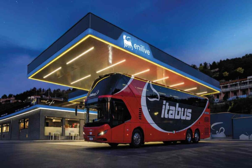 Tutta la flotta Itabus viaggia con il biocarburante diesel HVO di Enilive