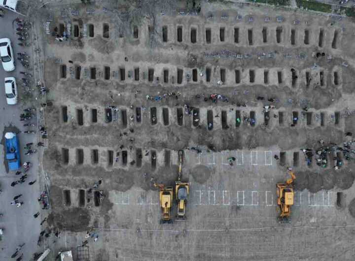 Fossa comune studentesse in Iran