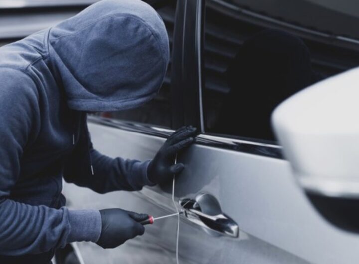 furto auto ladro