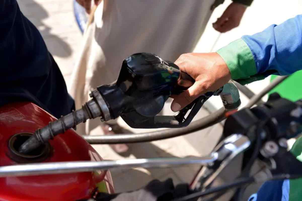 Rifornimento dal benzinaio