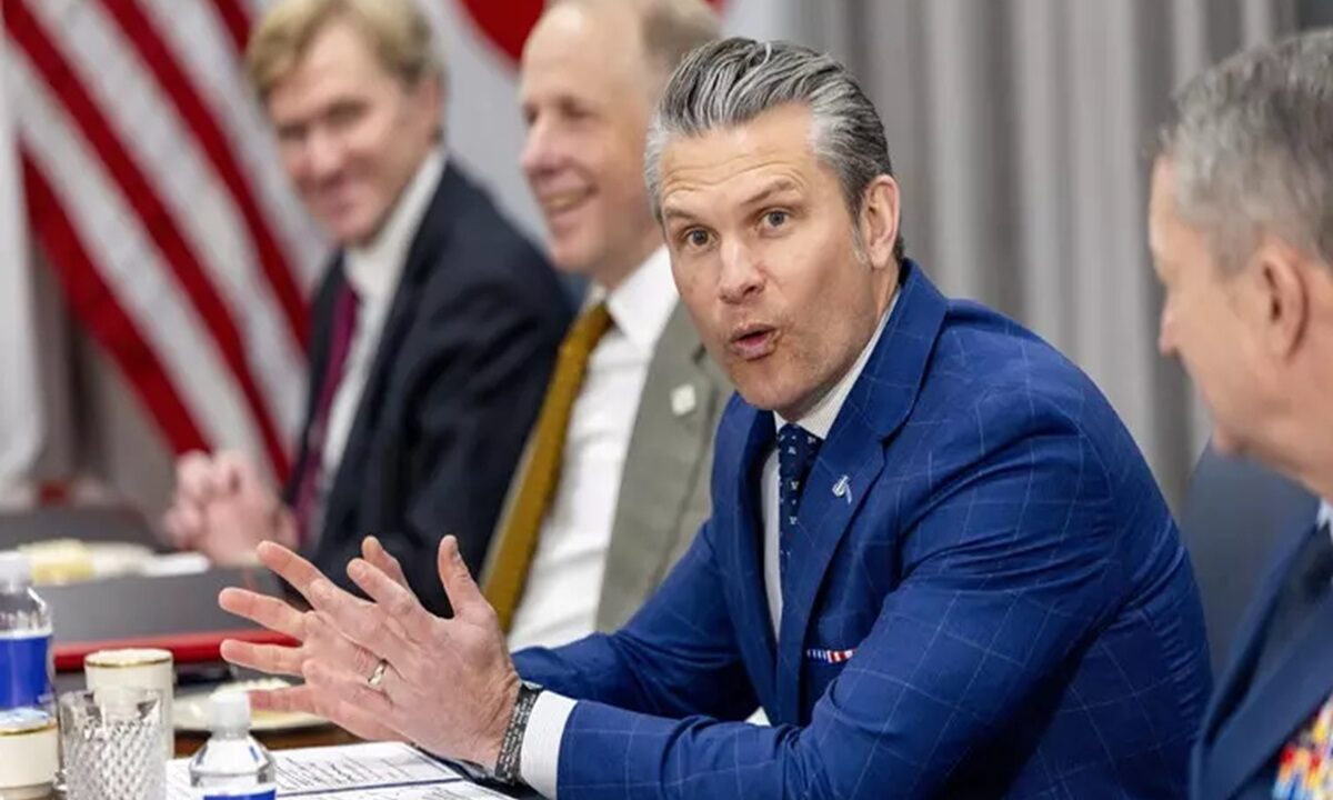 Il segretario alla Difesa Pete Hegseth