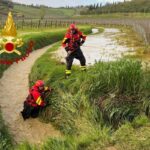 Finisce in un canale con la moto da cross: recuperato senza vita un 58enne