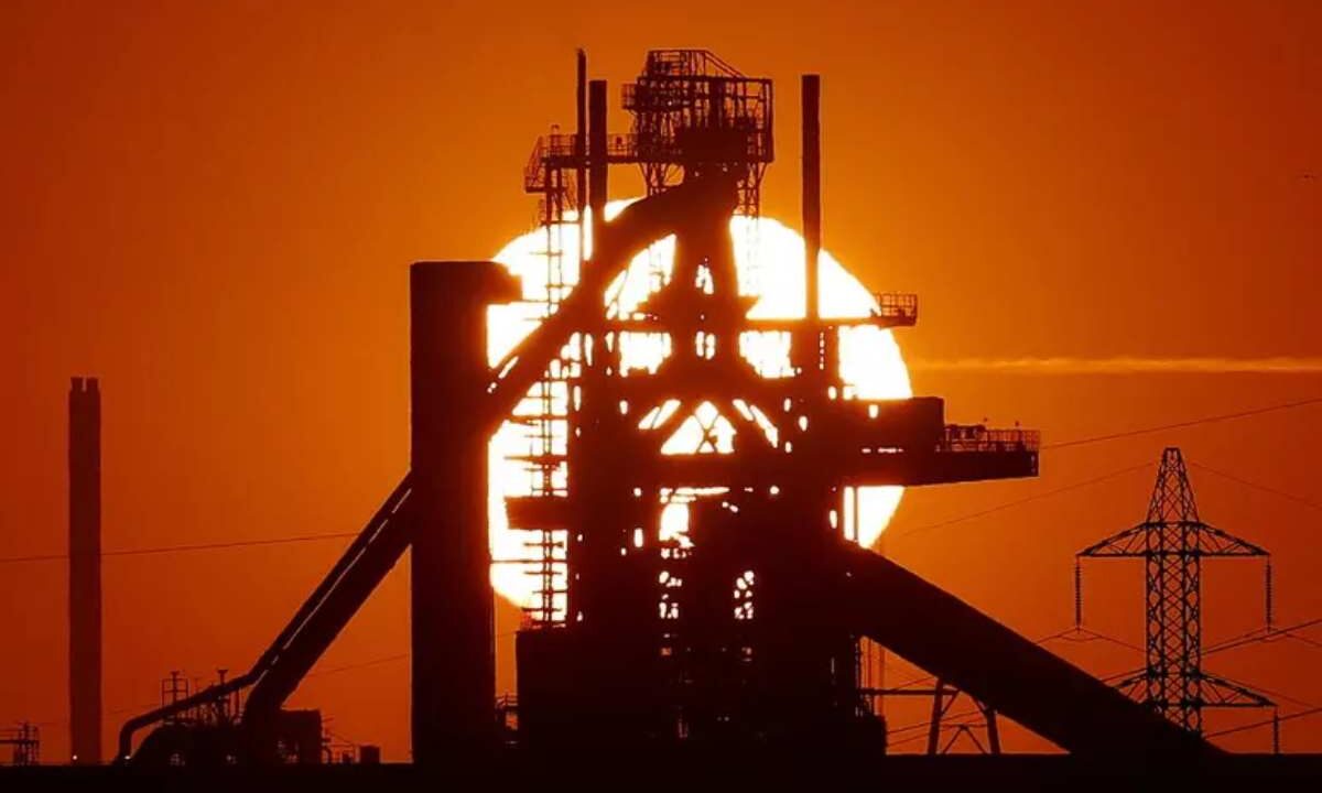 Iran: "Razzi sulle nostre infrastrutture energetiche" malgrado l'annuncio di Trump