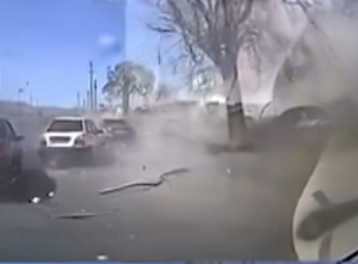 Il bombardamento israeliano su Hamadan in Iran, l'esplosione e la pioggia di detriti ripresi dalla dashcam