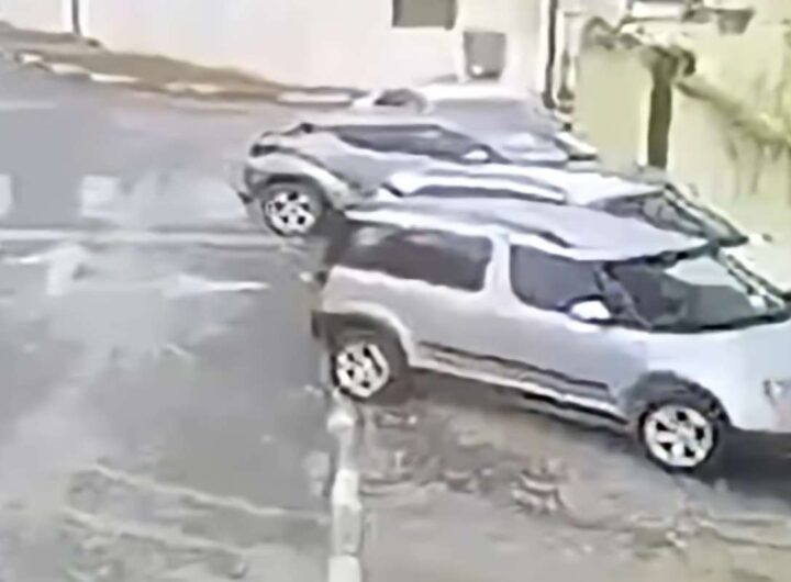 Auto colpita da un missile iraniano