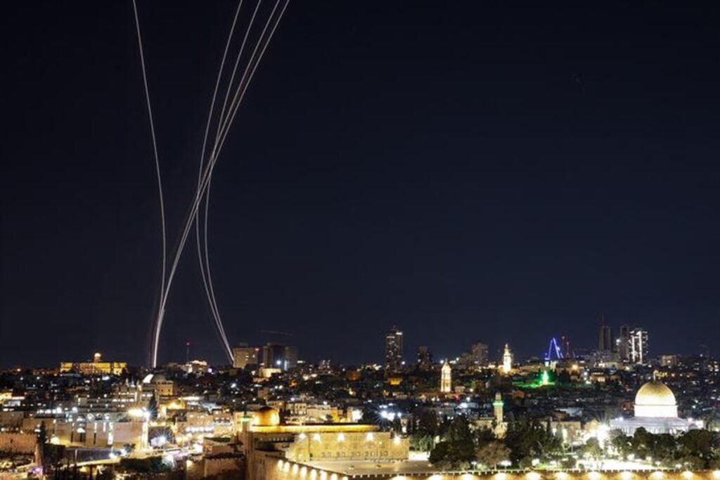 Notte di bombardamenti in Iran