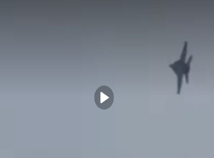 Il video del missile iraniano che sfiora in volo il caccia statunitense