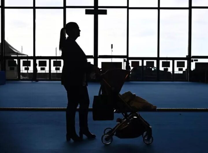 mamma con passeggino