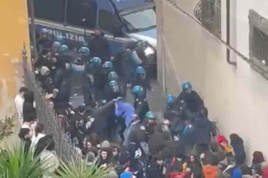 Le cariche della Polizia contro gli studenti a Pisa nel febbraio 2024