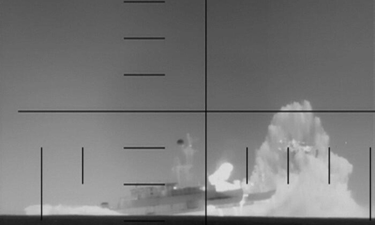 Un missile colpisce un obbiettivo