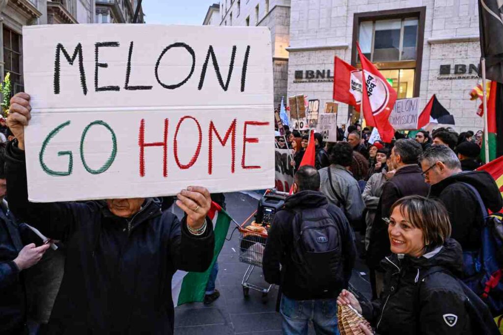 Il No festeggia in strada a Napoli