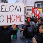 Il No festeggia in strada a Napoli