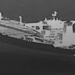 Petroliera circondata da battelli dei Pasdaran