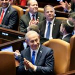 Israele approva la pena di morte per i terroristi, Netanyahu e i suoi sorridono in aula