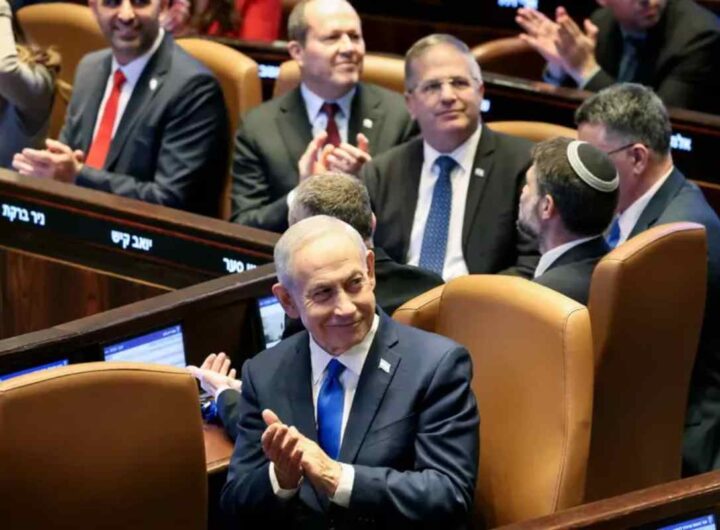 Israele approva la pena di morte per i terroristi, Netanyahu e i suoi sorridono in aula