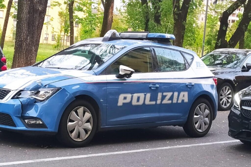 Una volante della polizia