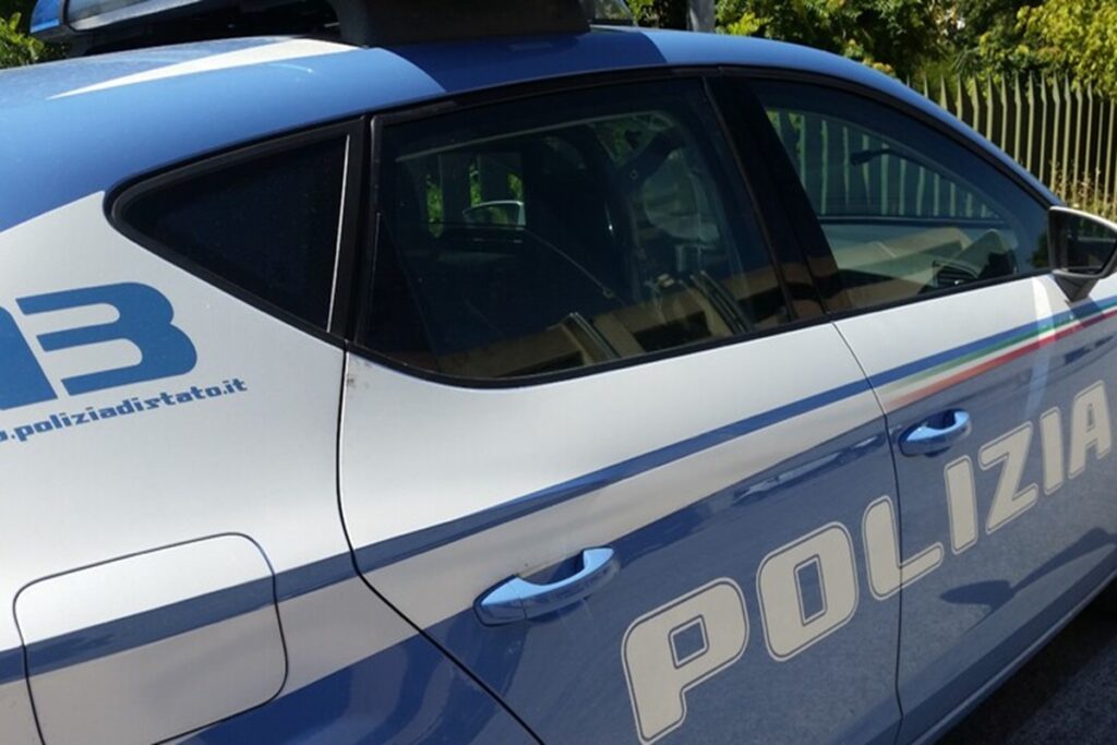 Una volante della polizia
