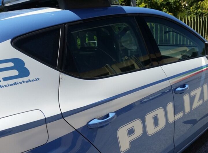 Una volante della polizia